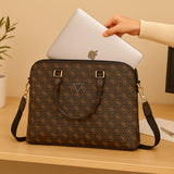 Geanta laptop Guess 4G Logo triunghi (GUCB15P4DPTW), 15, Eco-Piele, Zipper Pocket, Detasabil Strap, Reglabil, maro