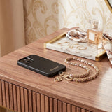 Guess Hand Strap Saffiano 4G Charm (GUOUCHSAMC4P), Universal, Saffiano Eco-Leather, Negru